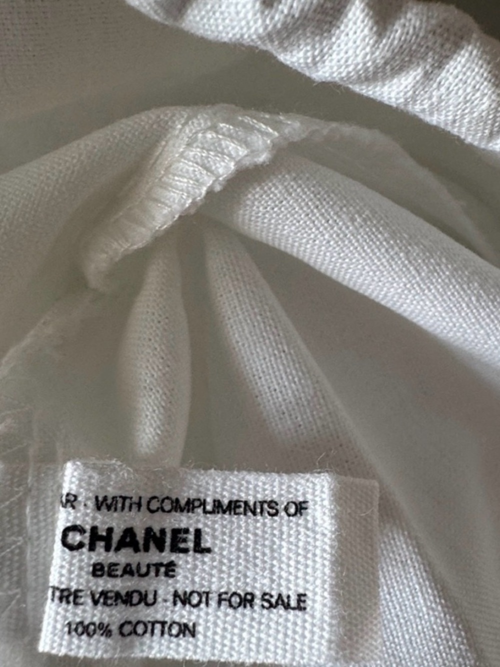 CHANEL White Drawstring Cosmetic Pouch with Black Rope - Authentic - Picture 3 of 5